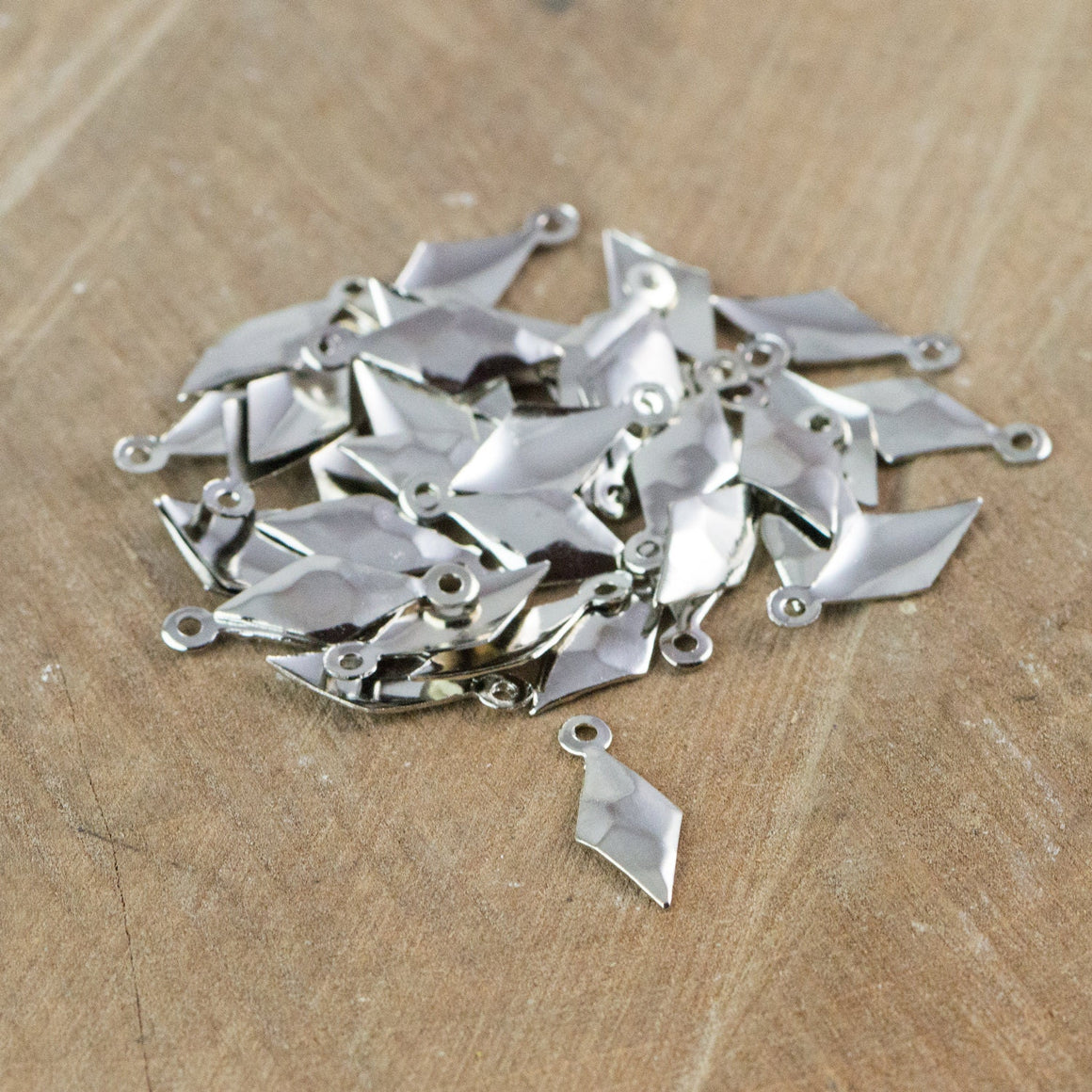 1 loop Hammered Small Silver Diamond 15mmx6mm (16) mtl463C
