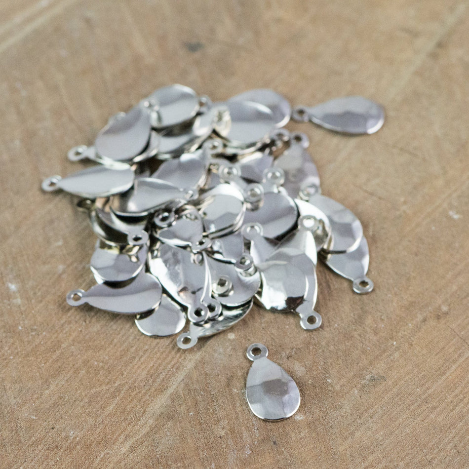 1 loop Hammered Small Silver Teardrop 13mmx7mm (16) mtl462C