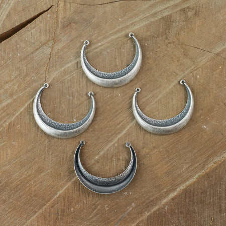 2 Loop Large Silver Ox Dapped Crescent Pendant Link (4) mtl083E