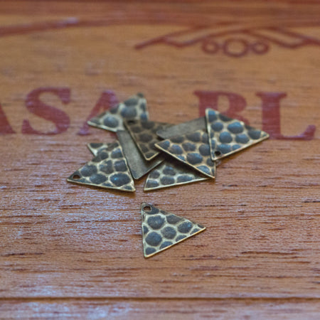 1 Hole Brass Ox Hammered Triangle Charms Drops 13mm (10) mtl147K
