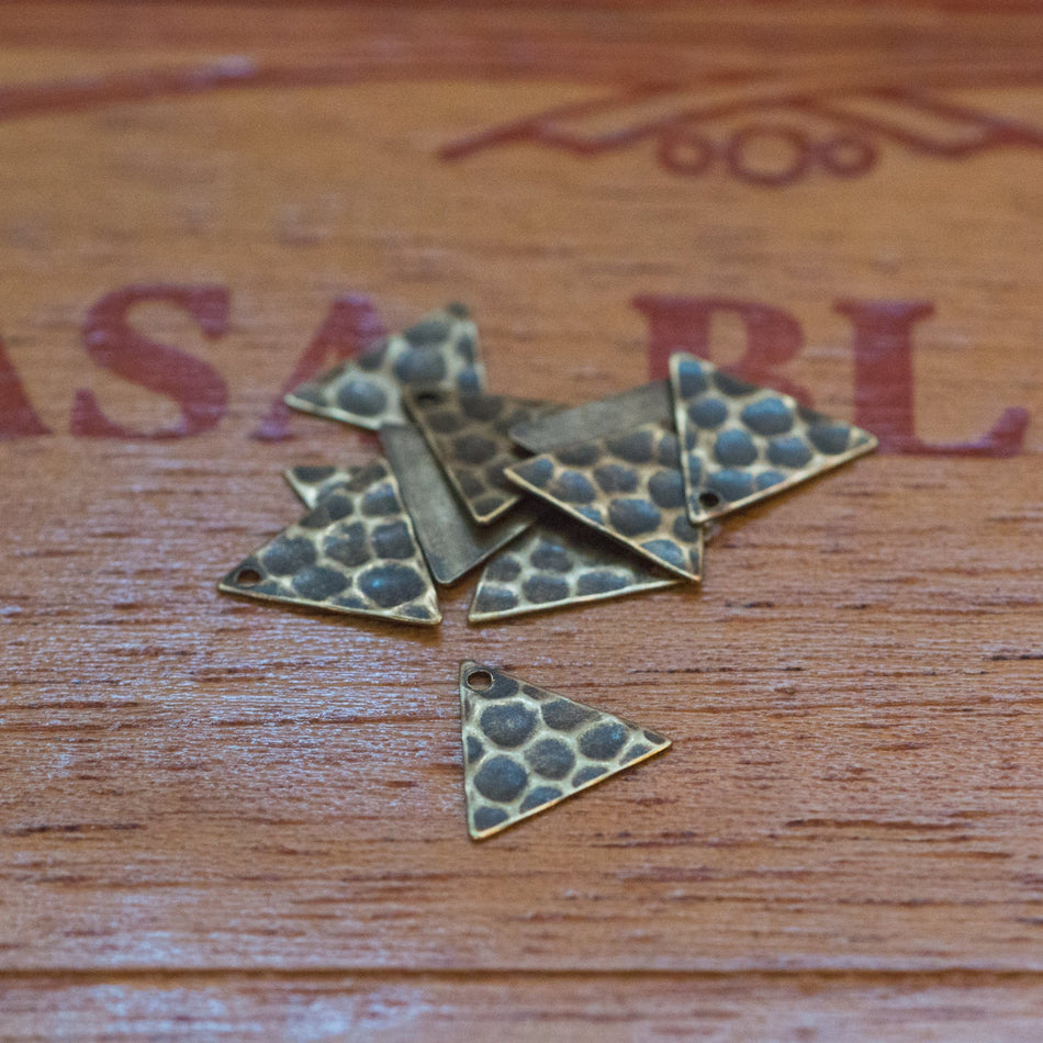 1 Hole Brass Ox Hammered Triangle Charms Drops 13mm (10) mtl147K