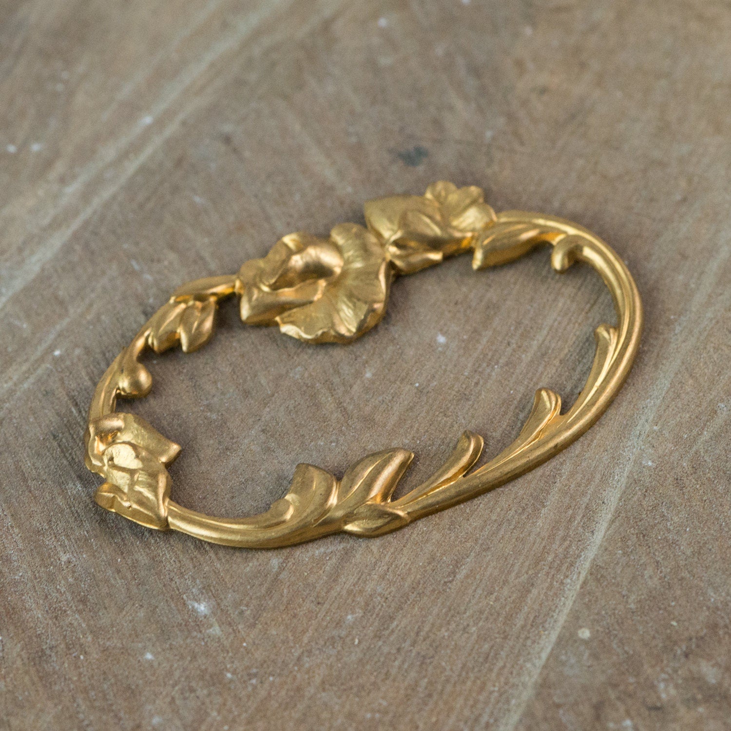 Pretty Brass Stamping Oval Floral Frame mtl157