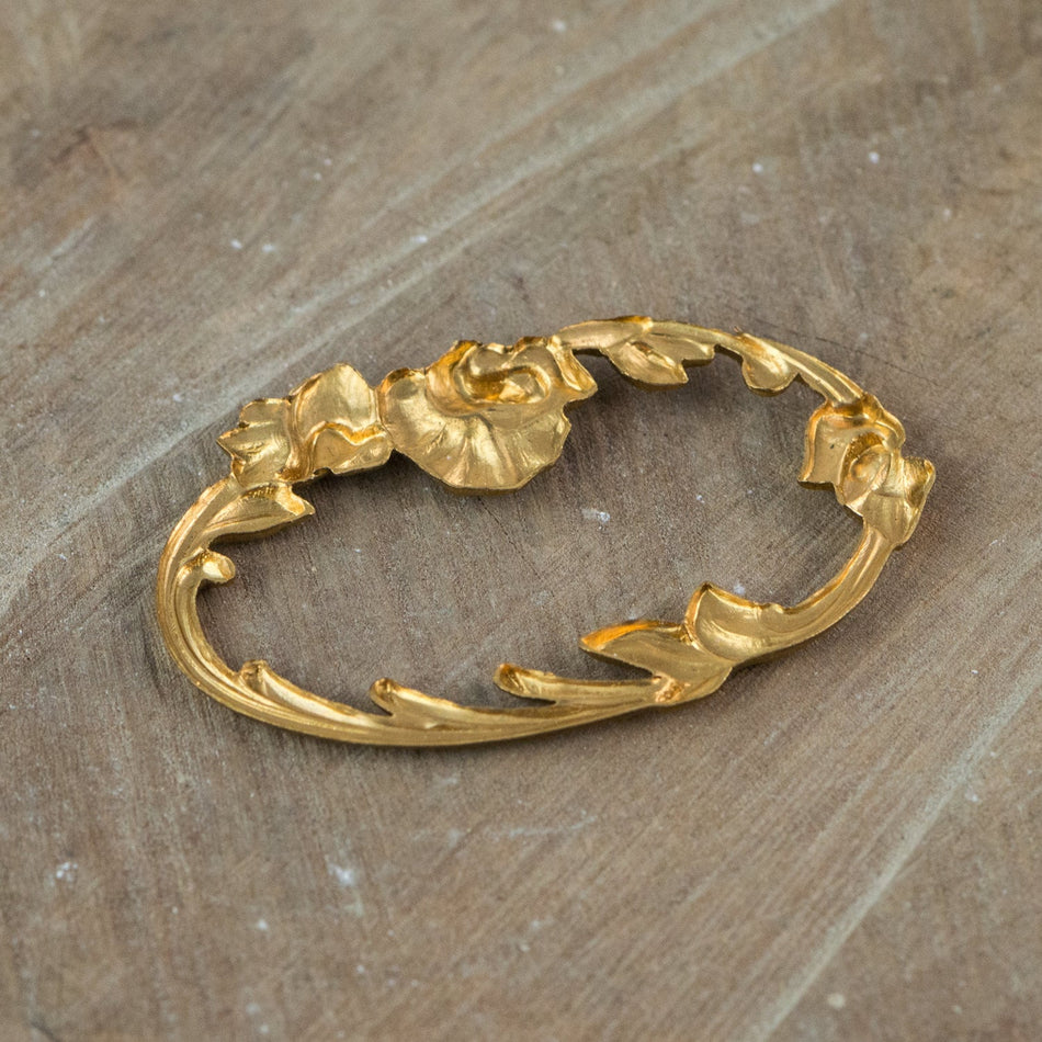 Pretty Brass Stamping Oval Floral Frame mtl157