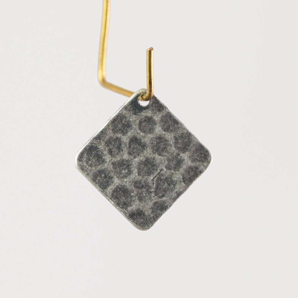 1 Hole Silver Ox Hammered Square Charm / Drops 13mm (10) mtl466C