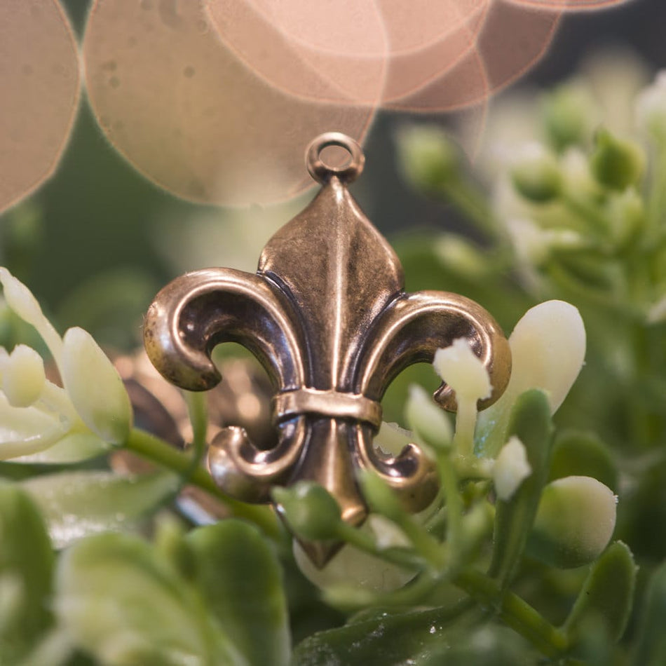 Brass Ox Fleur De Lis Charm Pendant Drop with Loop (6) chr188C