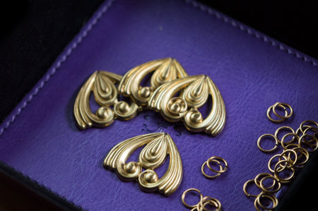 Stamped Raw Brass Swirled Triangle Pendant Drop (2) mtl187
