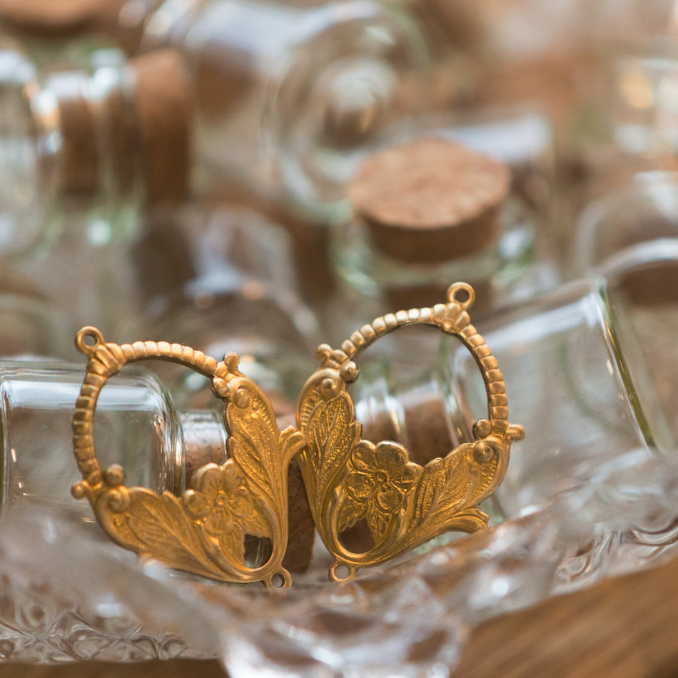 2 Loop Raw Brass Floral Hoop Connector Pendant (2) mtl120B