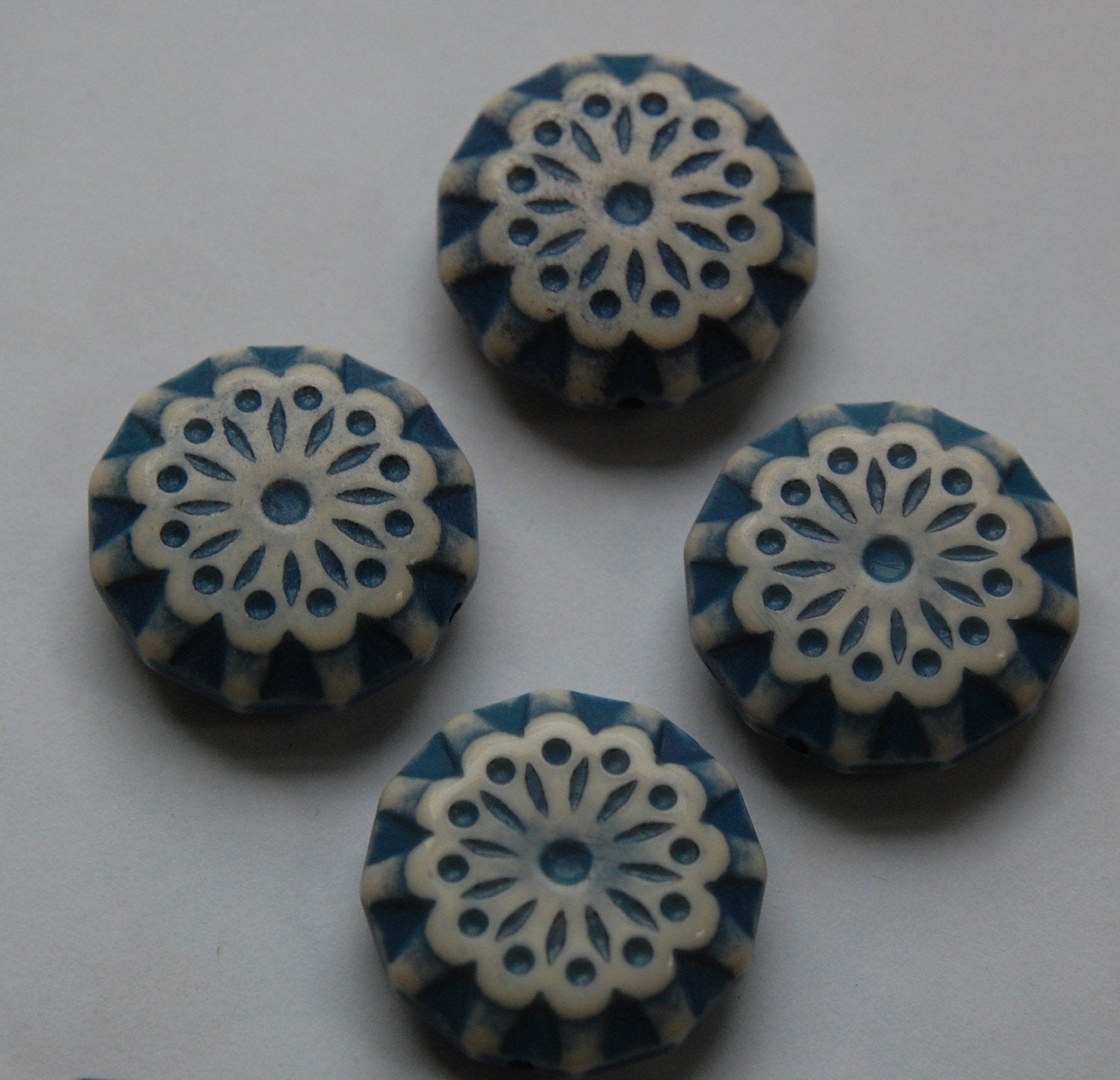 Turquoise Blue and Cream Vintage Lace Flower Beads 28mm bds807A