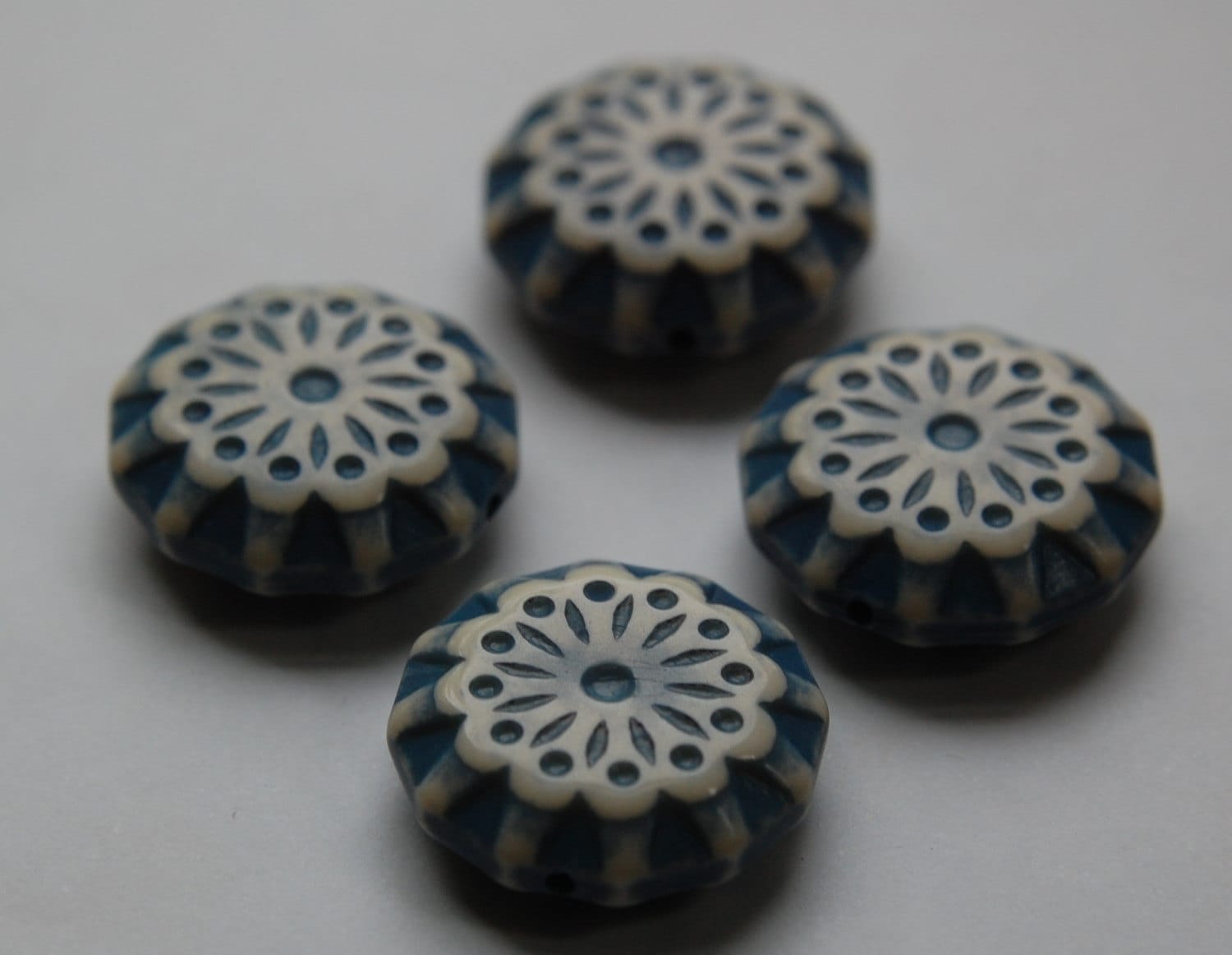 Turquoise Blue and Cream Vintage Lace Flower Beads 28mm bds807A