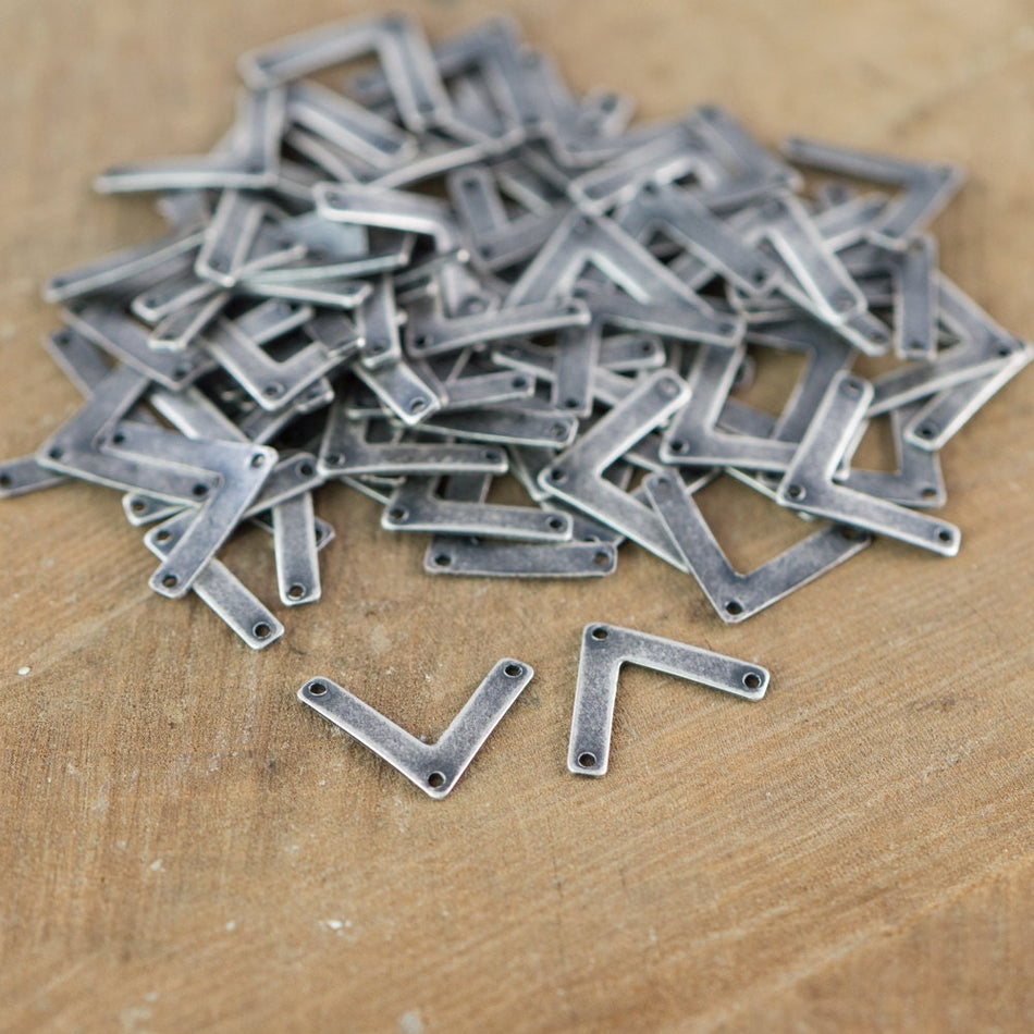 3 Hole Silver Ox V Connector Pendant 11x15mm (8) mtl442C