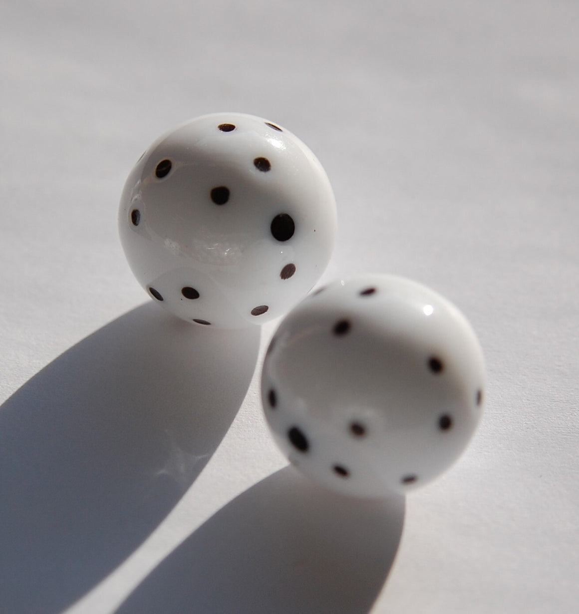 Vintage White and Black Polka Dot Beads 20mm (2) bds827