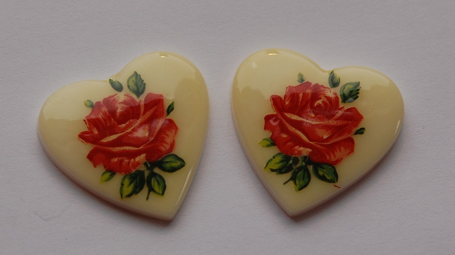 Vintage Red Rose Floral Glass Heart Cabochons Japan 25mm (2) cab609
