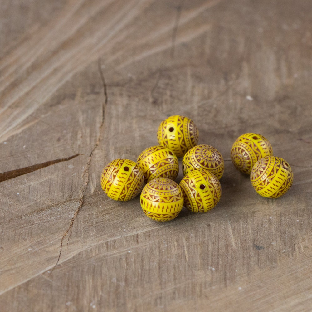 Vintage Yellow and Brown Etched Mosaic Acrylic Beads 12mm (8) bds014A