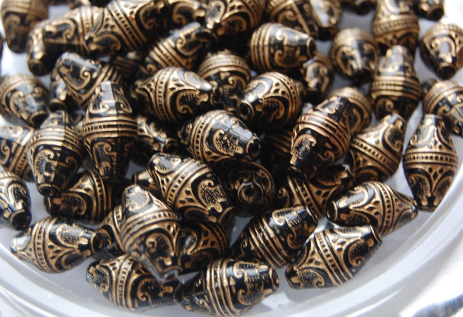 Vintage Style Jet Black Etched Gold Details Beads (8) bds575B