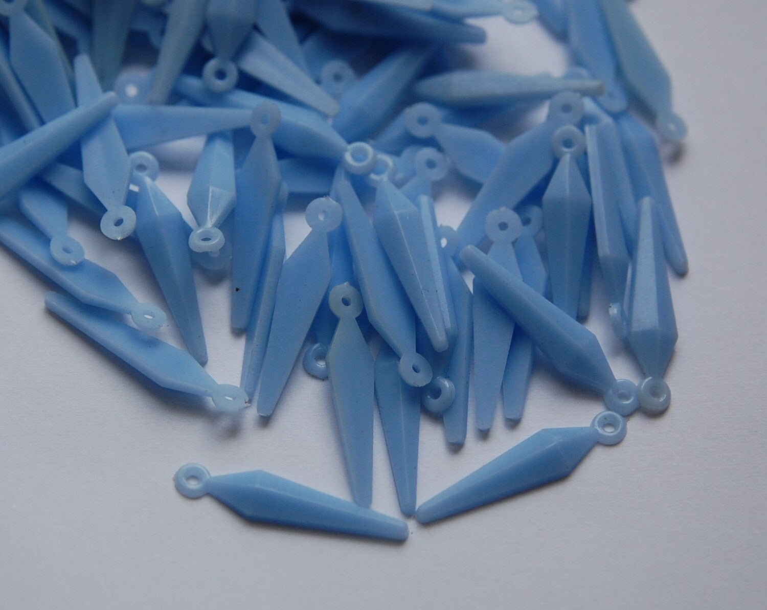Vintage Blue Plastic Elongated Diamond Drops Charms chr098
