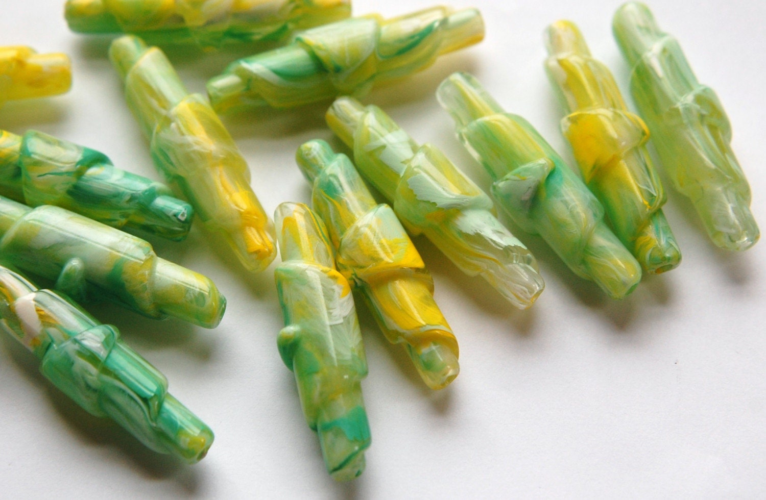 Green Yellow and White Marbled Rolled Vintage Lucite Beads bds952D