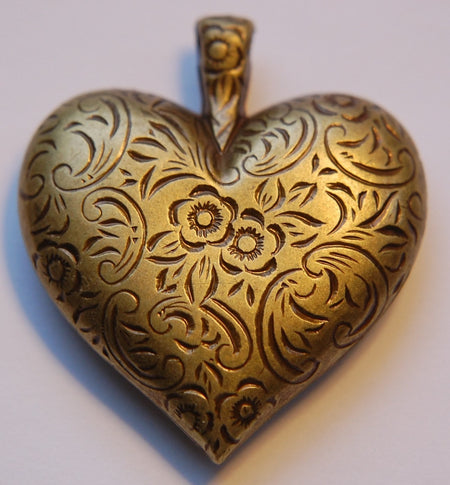 Vintage Etched Heart Pendant Brass Tone pnd060