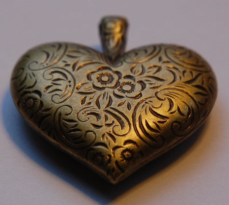 Vintage Etched Heart Pendant Brass Tone pnd060