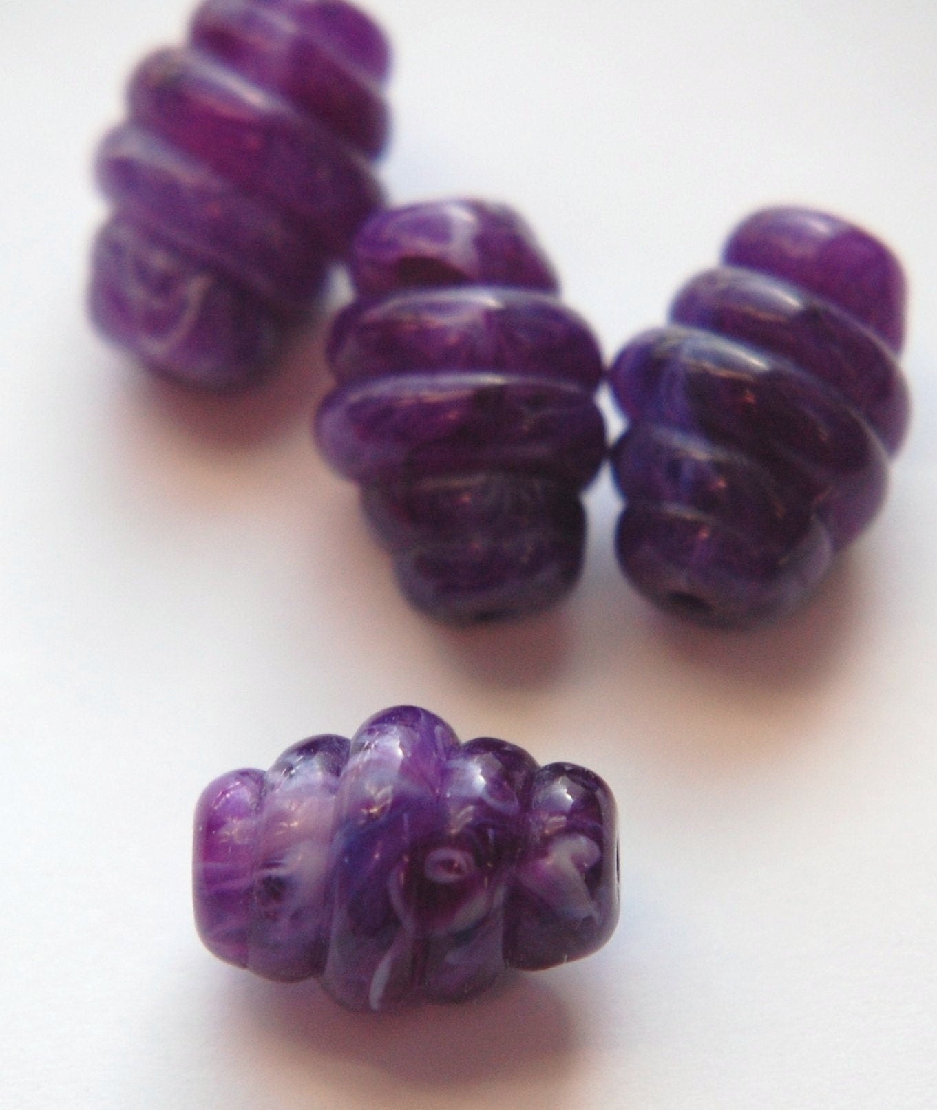 Vintage Purple White Swirled Ribbed Chunky Acrylic Beads bds926E