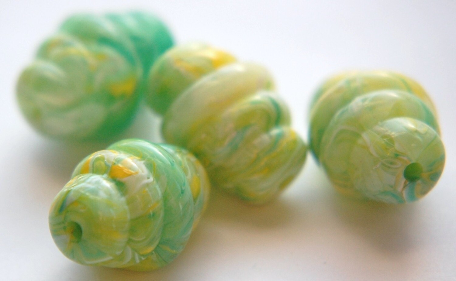Vintage Green Yellow White Swirled Ribbed Chunky Beads bds926