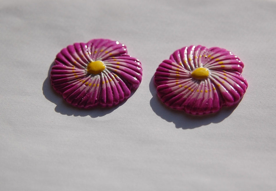 Vintage Purple Pink Plastic Flower Cabochons cab125E
