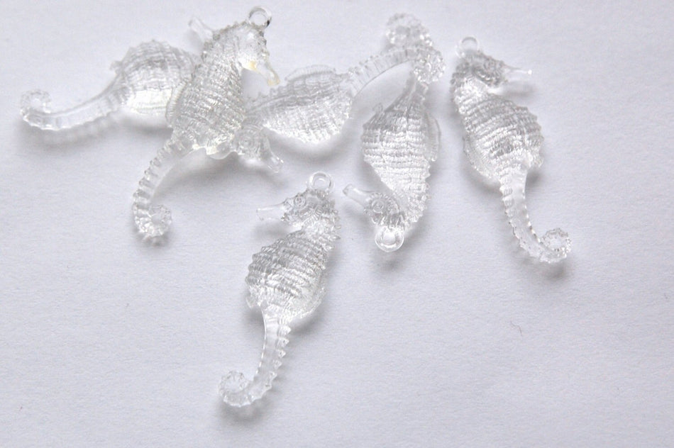 Crystal Clear Lucite Baby Seahorse Pendants Charms 29x10mm pnd110G