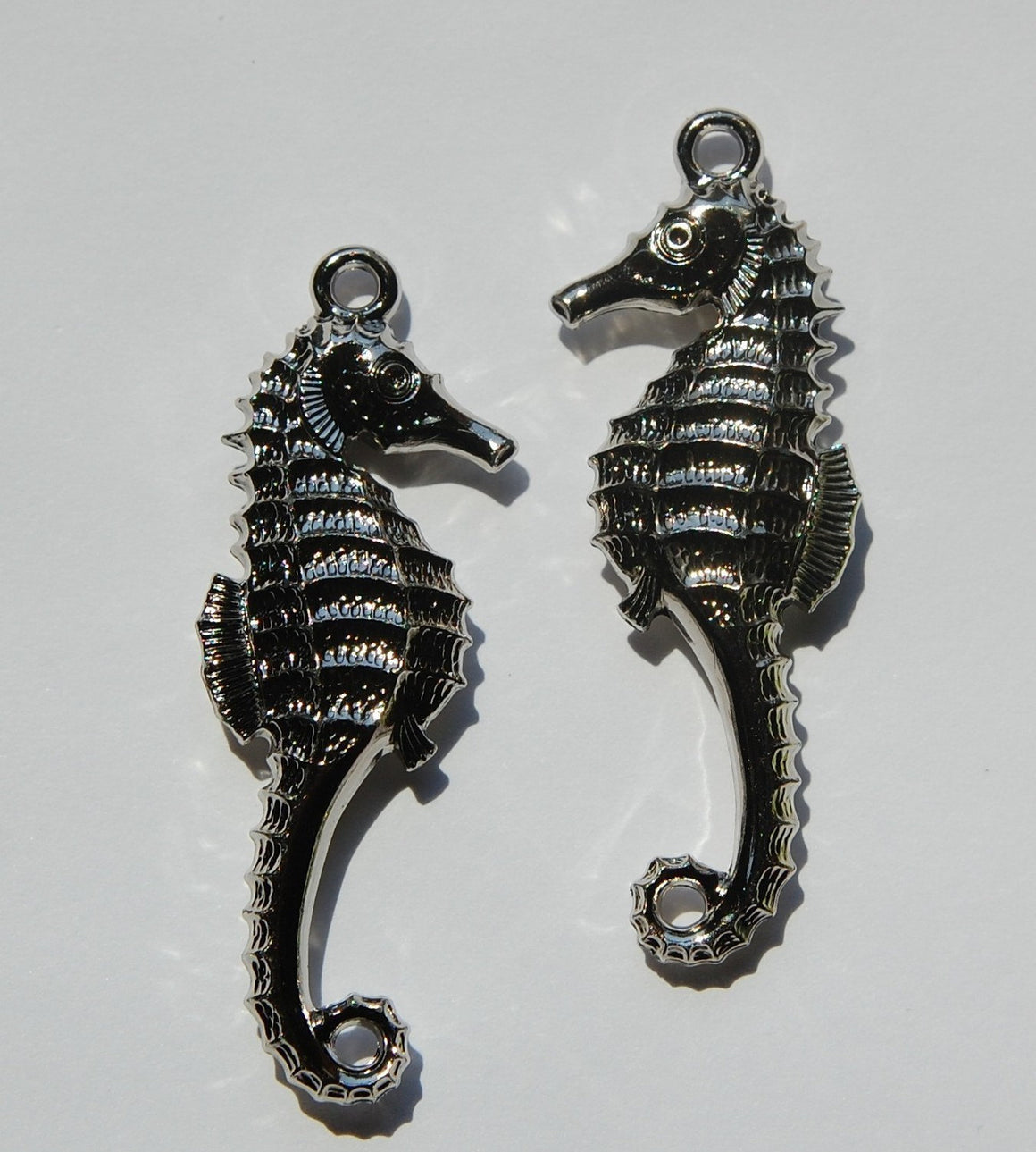 Vintage West German Lucite Silver Seahorse Pendant Charms 50x17mm (2) pnd063D