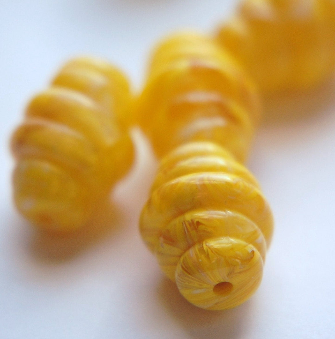 Vintage Yellow White Swirled Ribbed Chunky Beads bds926A