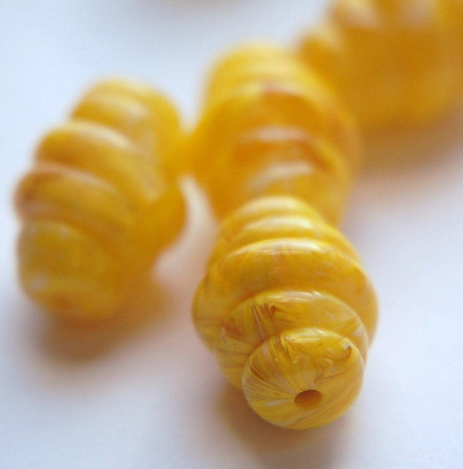 Vintage Yellow White Swirled Ribbed Chunky Beads bds926A