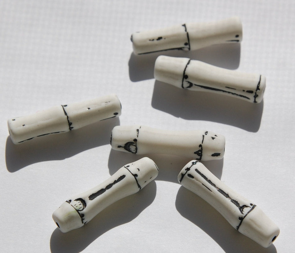 Vintage Lucite Bamboo or Bone Beads Black and White bds943