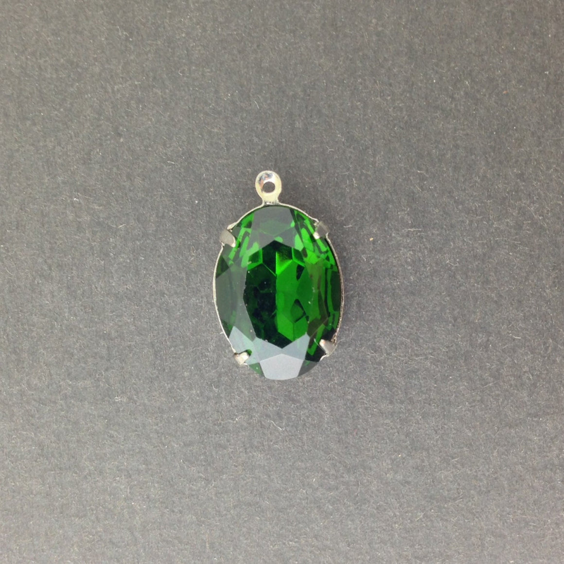 Vintage Faceted Turmalin Green Glass Stone in 1 Loop Silver Plated Setting 18x13mm ovl004D