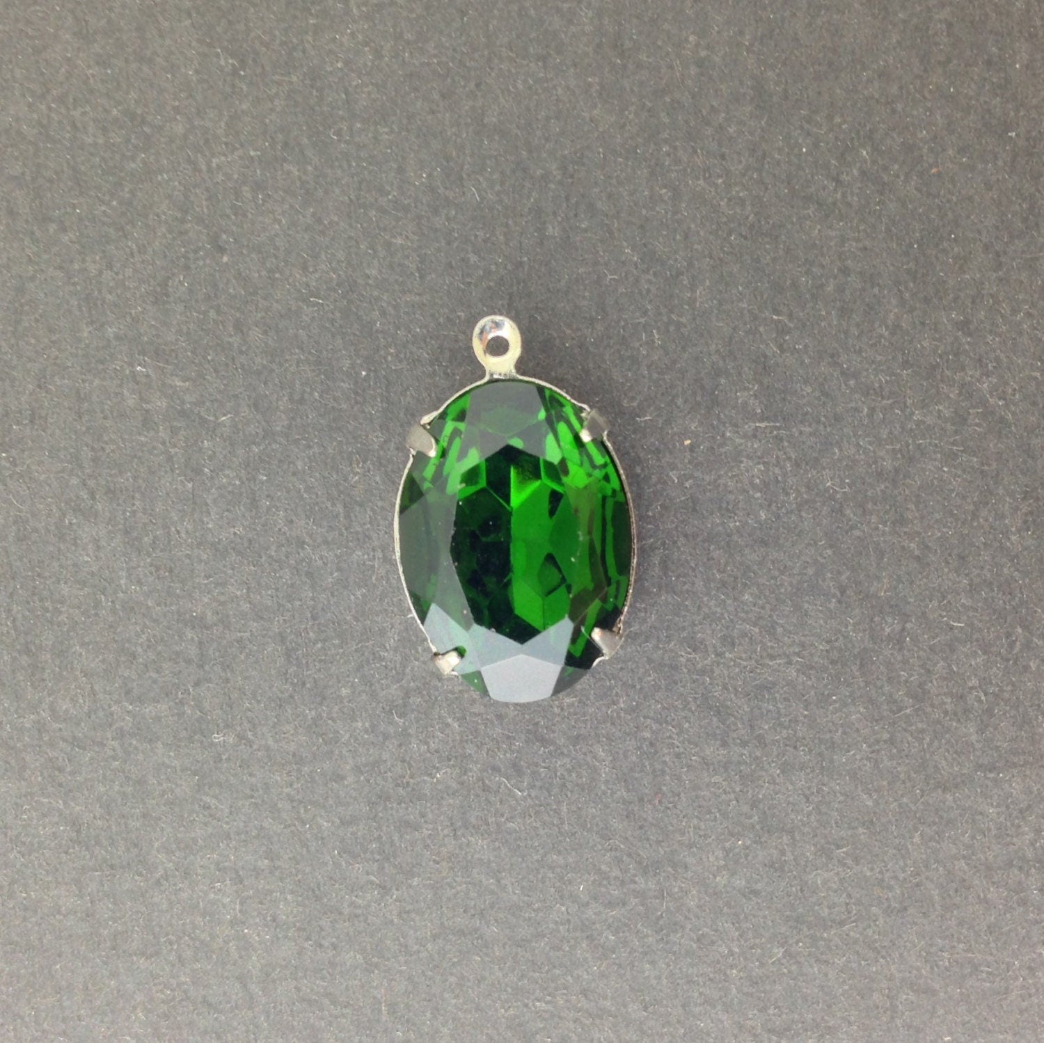 Vintage Faceted Turmalin Green Glass Stone in 1 Loop Silver Plated Setting 18x13mm ovl004D