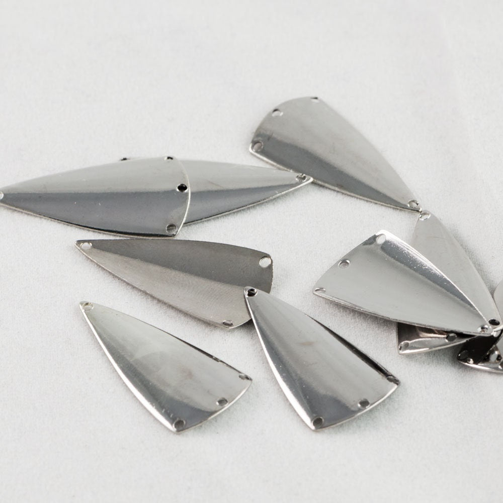 4 Hole Silver Dapped Triangle Connector Pendants 30x15mm (4) mtl363D