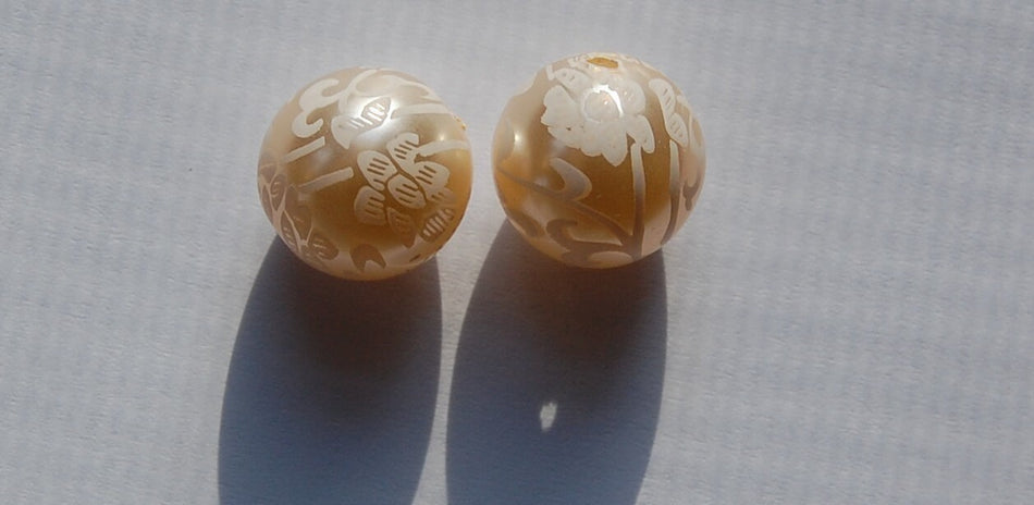 Vintage Style White on Cream Floral Lace Beads 14mm bds148A