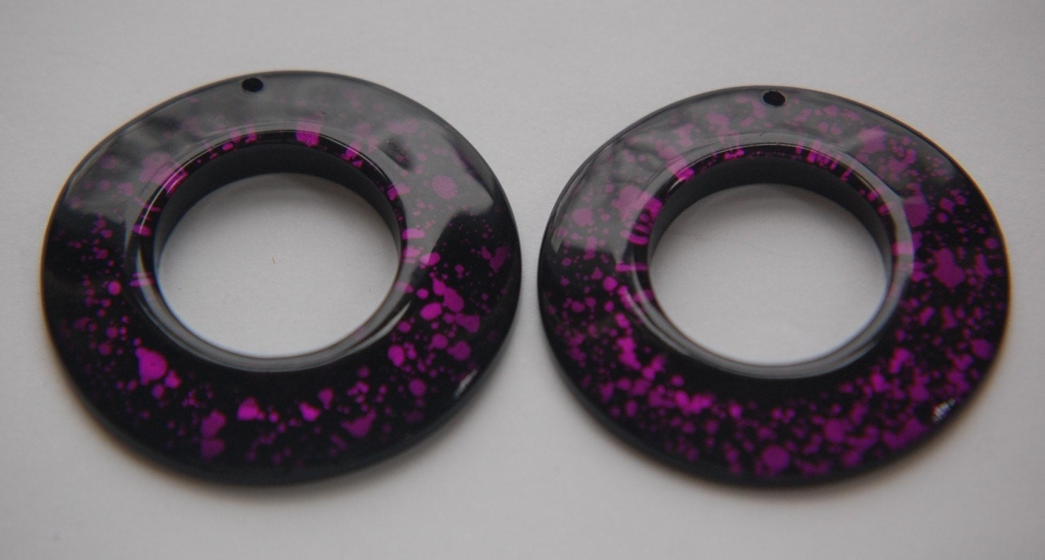 Vintage Retro Purple and Black Acrylic Round Pendant Hoops (2) pnd108