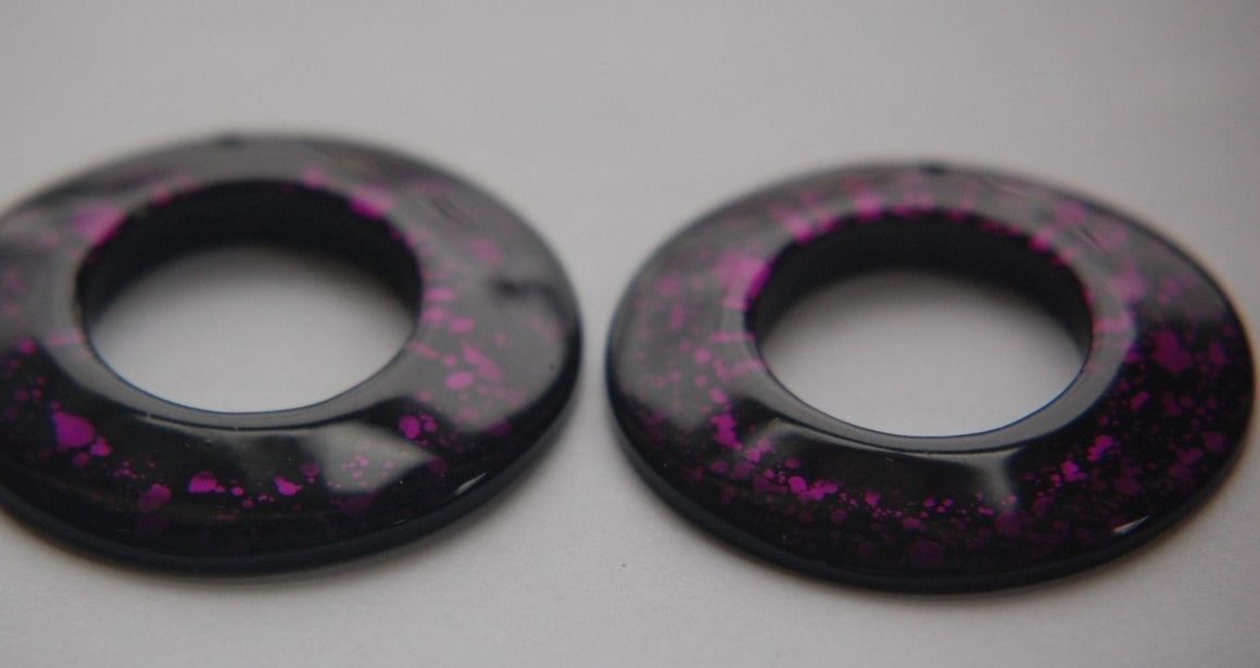 Vintage Retro Purple and Black Acrylic Round Pendant Hoops (2) pnd108