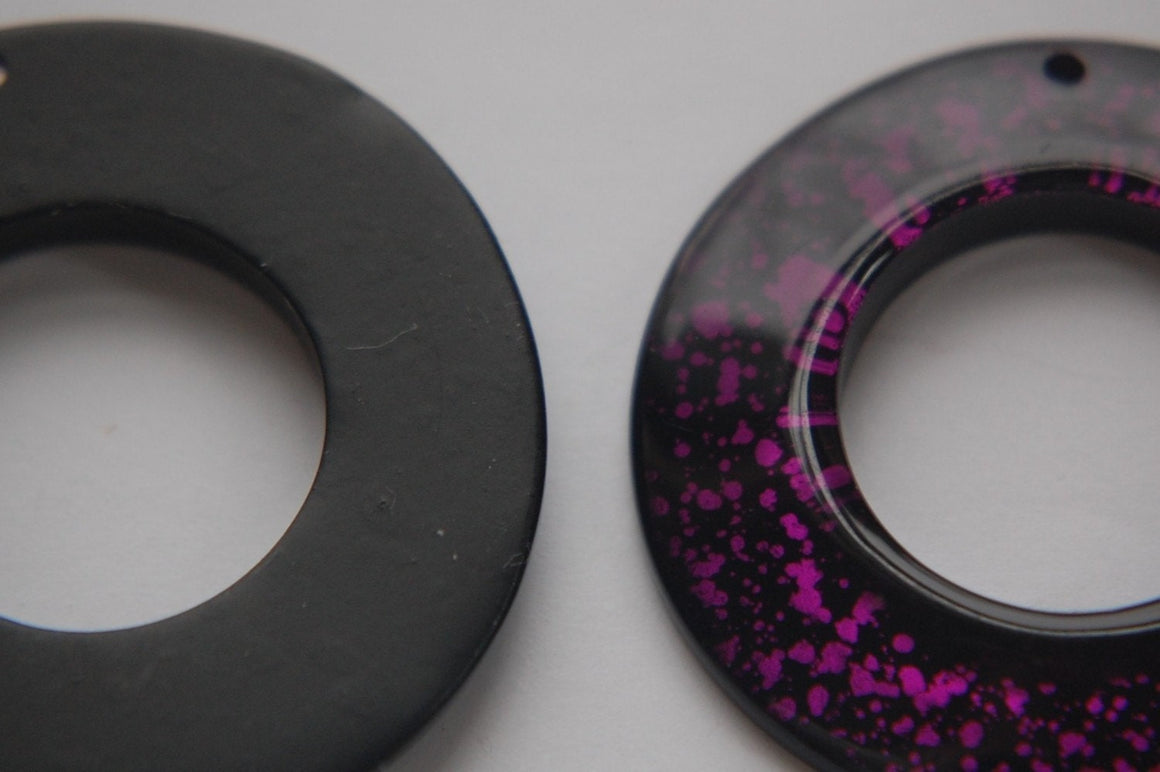 Vintage Retro Purple and Black Acrylic Round Pendant Hoops (2) pnd108