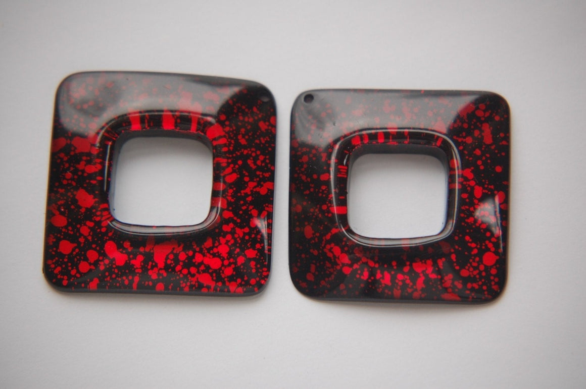 Vintage Retro Red and Black Acrylic Square Pendant Hoops (2) pnd107