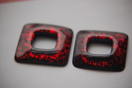 Vintage Retro Red and Black Acrylic Square Pendant Hoops (2) pnd107
