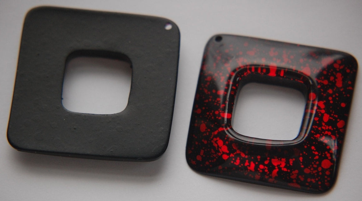 Vintage Retro Red and Black Acrylic Square Pendant Hoops (2) pnd107