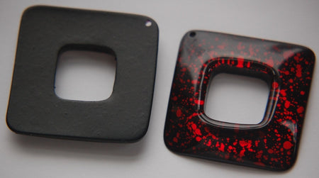 Vintage Retro Red and Black Acrylic Square Pendant Hoops (2) pnd107