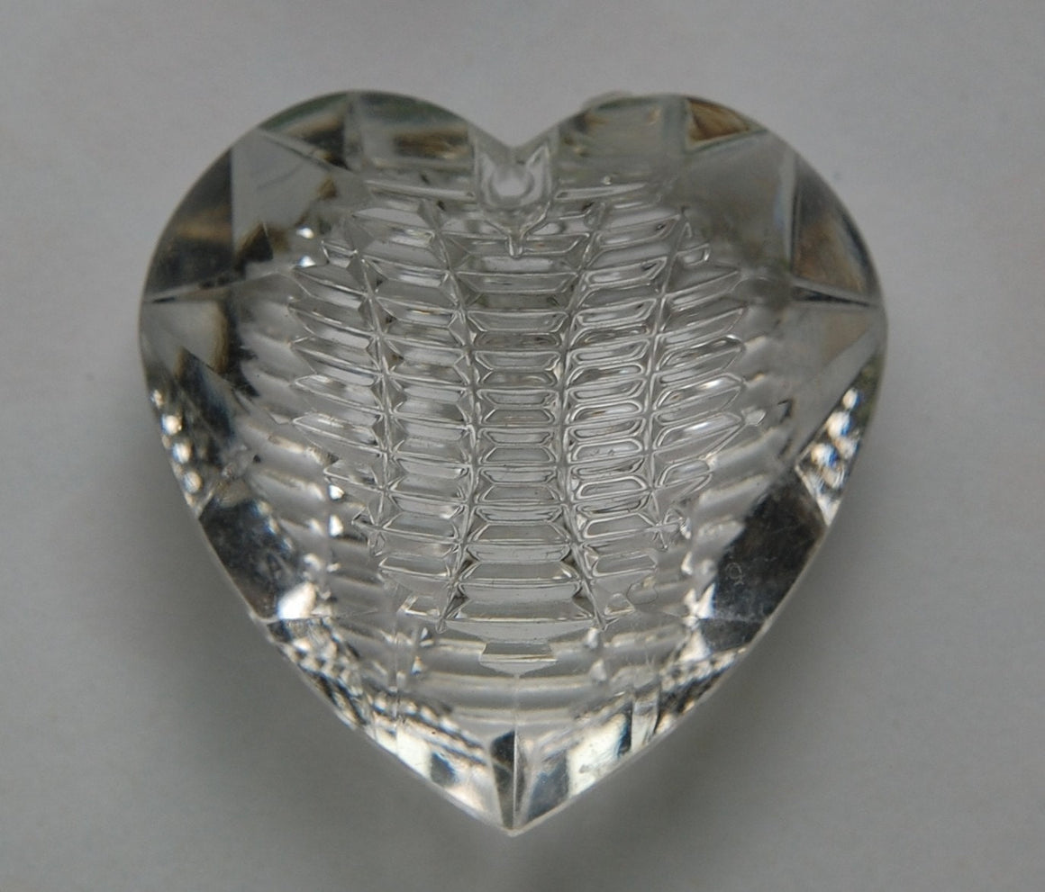Vintage Etched Puffy Heart Crystal Clear Pendant pnd075