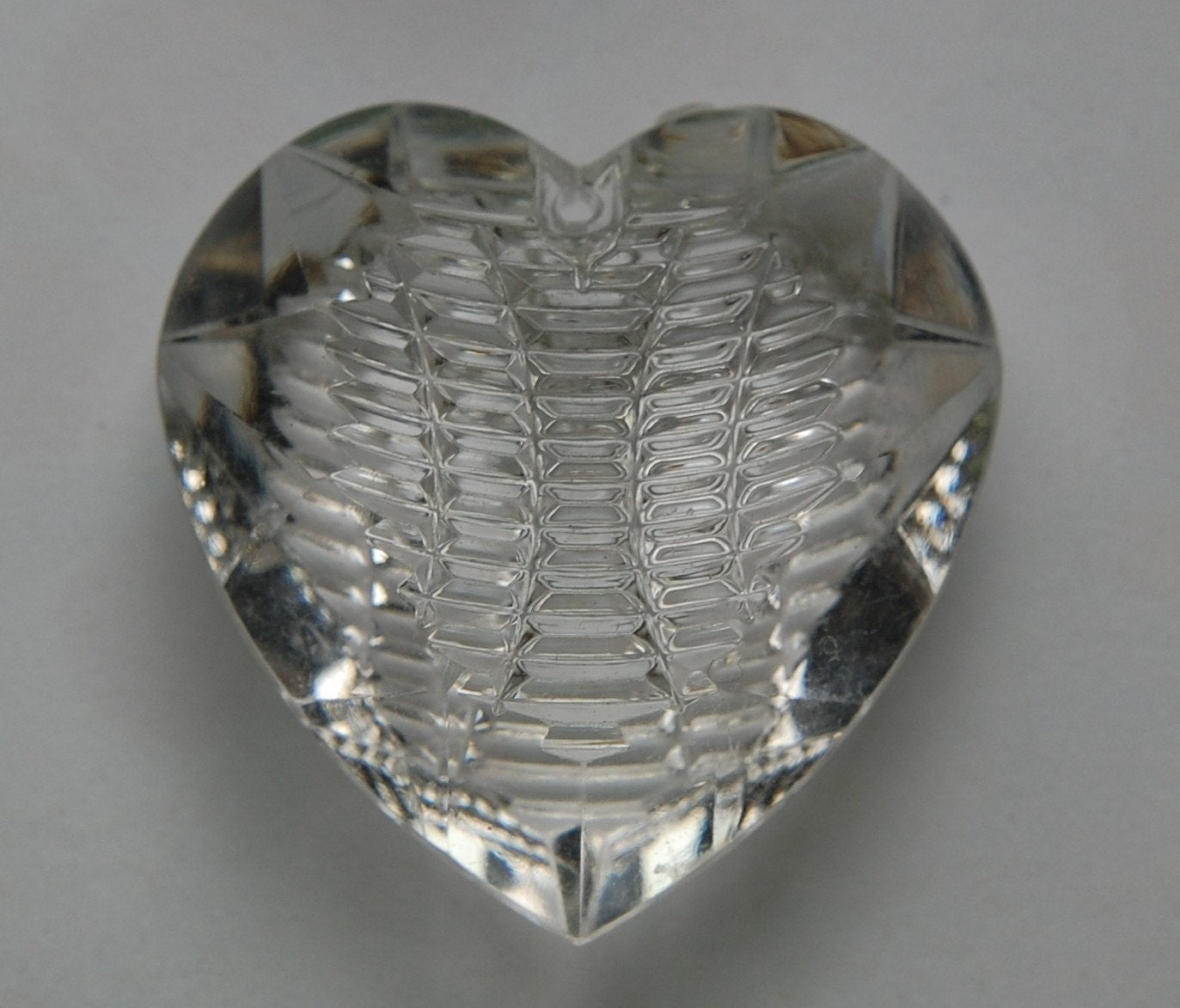 Vintage Etched Puffy Heart Crystal Clear Pendant pnd075