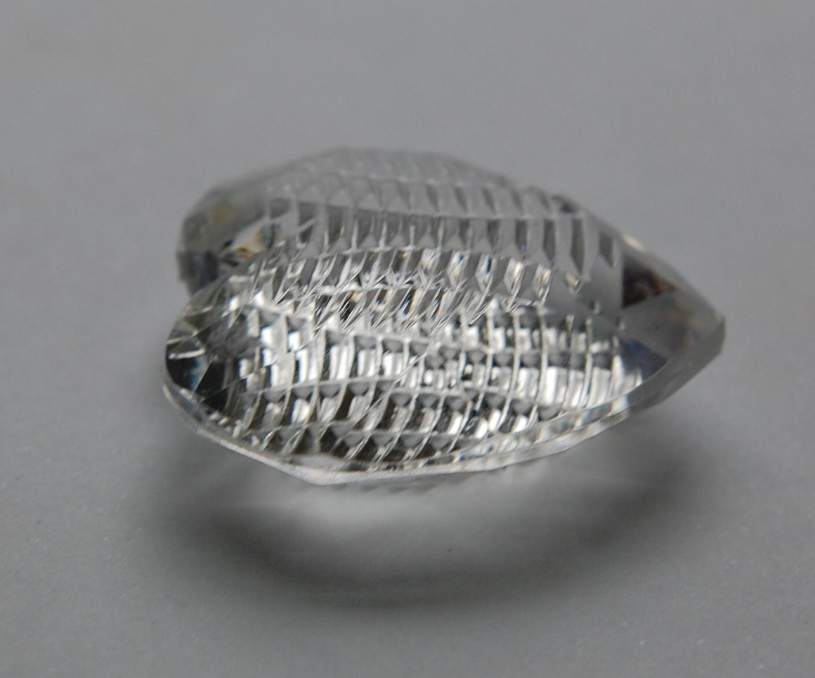 Vintage Etched Puffy Heart Crystal Clear Pendant pnd075