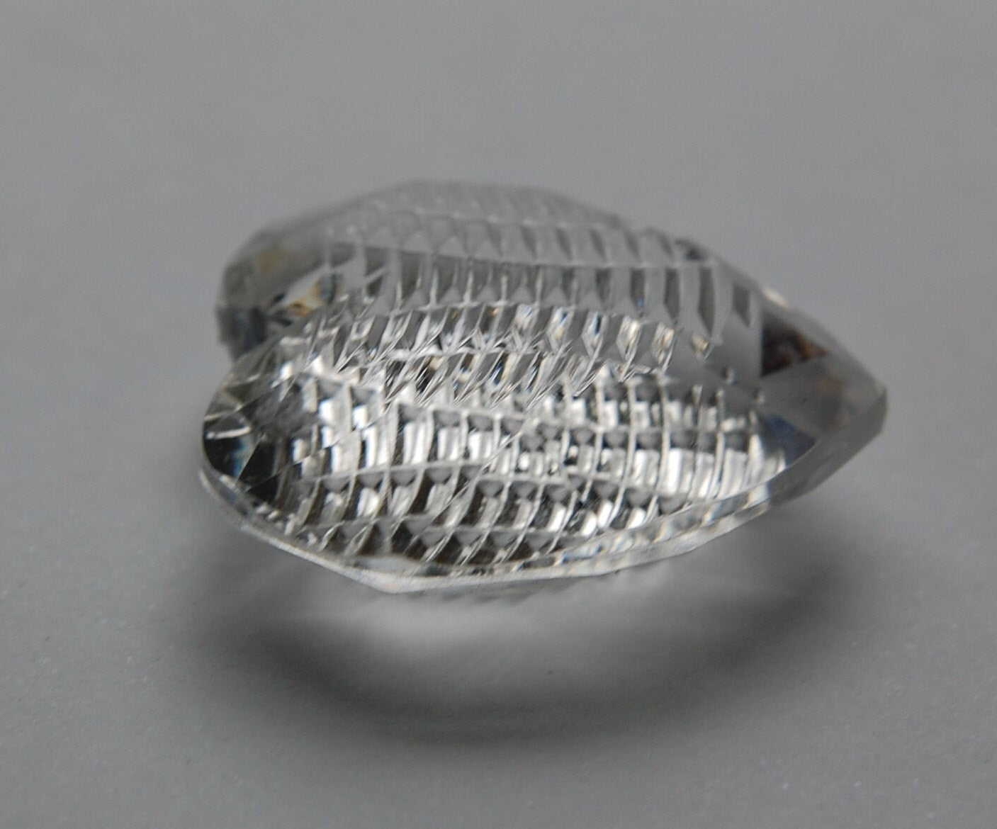 Vintage Etched Puffy Heart Crystal Clear Pendant pnd075
