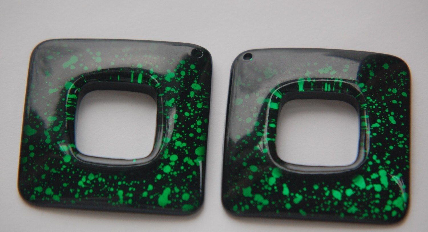 Vintage Retro Green and Black Acrylic Square Pendant Hoops (2) pnd107A