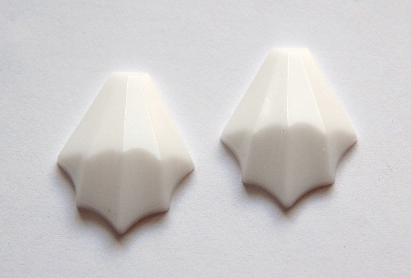 Vintage German Small White Scalloped Glass Stone Cabochon cab048S