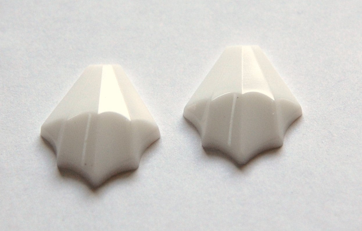 Vintage German Small White Scalloped Glass Stone Cabochon cab048S