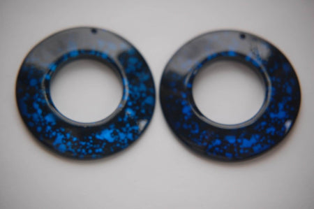 Vintage Retro Blue and Black Acrylic Round Pendant Hoops (2) pnd108A