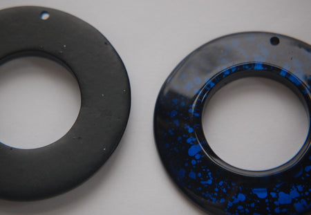 Vintage Retro Blue and Black Acrylic Round Pendant Hoops (2) pnd108A